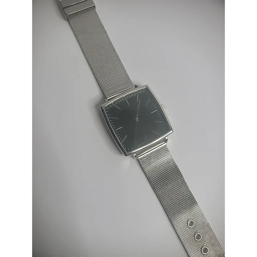 Vintage Silver Tone Wristwatch Womens Black Face Silver Tone Mesh Strap Jewelry